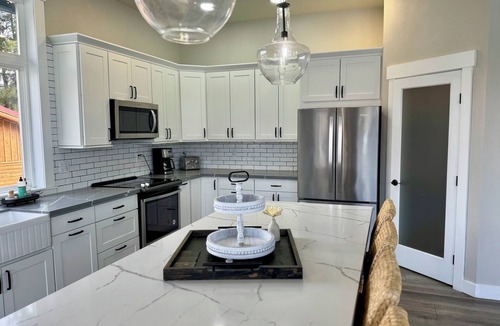 Orondo House | Sun Cove - Lake Entiat - 4 bedroom + fenced yard + Lake and Mountain views
