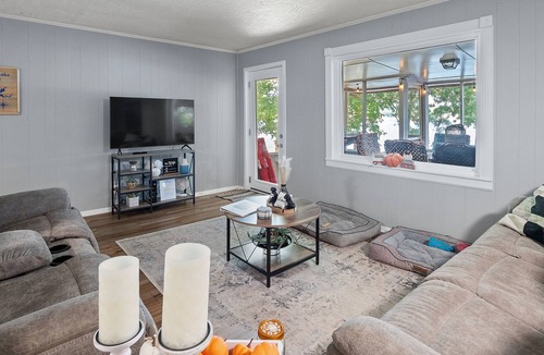 Crane Hill House | "SUN-KISSED COTTAGE" - Watch the sunrise from the porch!