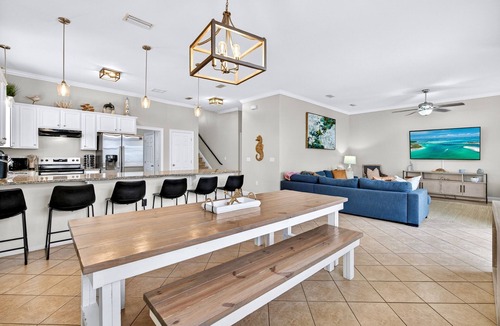 Crystal Beach House | Sun-Kissed – Steps to Beach! Sleeps 22, Heated Pool, FREE Golf Cart & Game Room