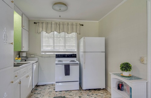 Augusta Cottage | Sunflower Guest House - pet friendly/fenced patio & covered parking