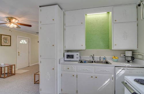 Augusta Cottage | Sunflower Guest House - pet friendly/fenced patio & covered parking