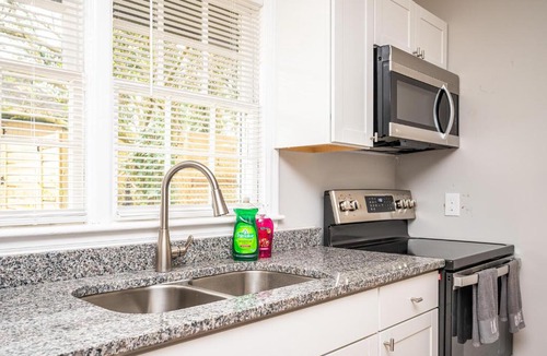 Church Street House | Sunny & Cozy Eastpoint Stay - 15 Mins from Airport