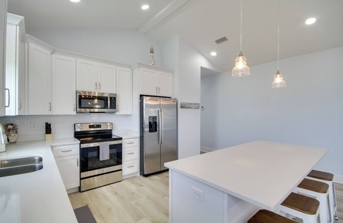 Gulfport Cottage | Sunny Gulfport Vacation Rental: Walk to Beaches!