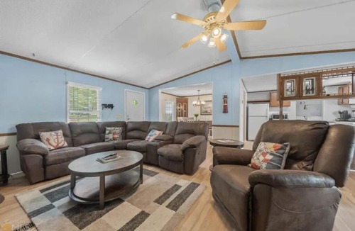 Eatonton House | Sunset BnB - 3BR & Lovely Waterfront Vista