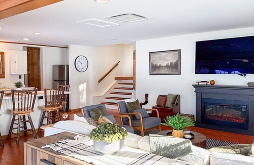 Pilot Knob House | Sunset Point- Cozy waterfront home that can sleep up to 6.