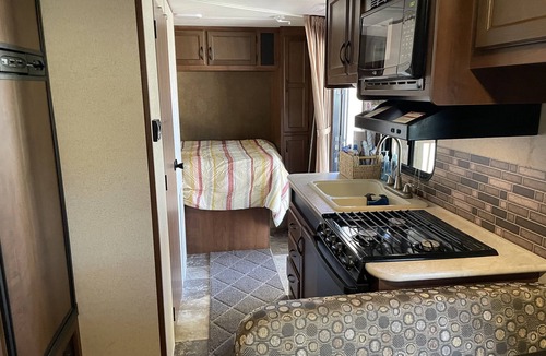 Dandridge RV Rental | Sunset Seeker is a cozy camper with Hot Tub and Gorgeous Lake Views!