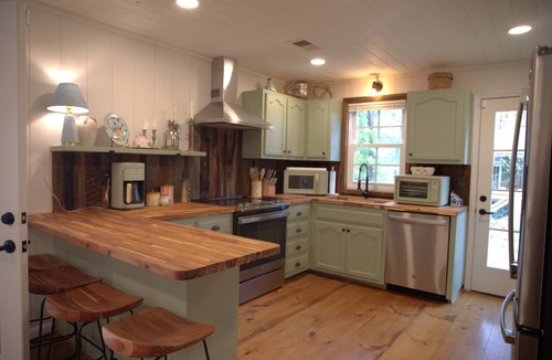 Crane Hill House | Suntime Cottage - Lake Front House on Smith Lake with Hot Tub & Boat Rental
