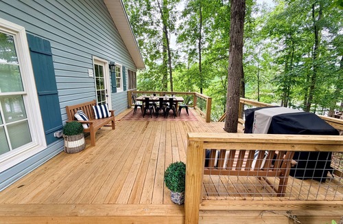 Crane Hill House | Suntime Cottage - Lake Front House on Smith Lake with Hot Tub & Boat Rental