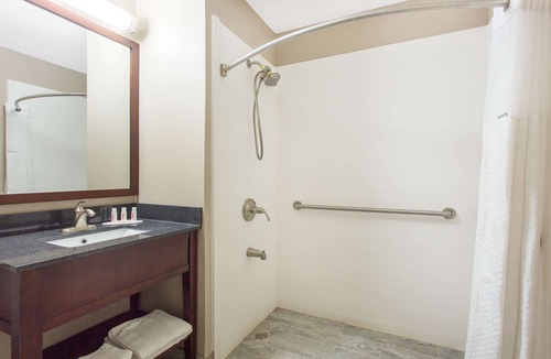 Columbus Hotel | Super 8 by Wyndham Columbus Airport