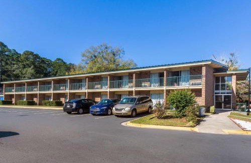 Macon Hotel | Super 8 by Wyndham Macon GA