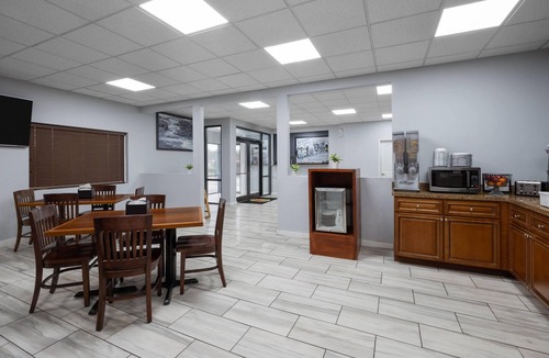Macon Hotel | Super 8 by Wyndham Macon West