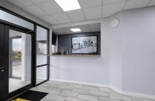 Macon Hotel | Super 8 by Wyndham Macon West