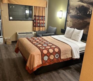 Shelby Hotel | Super 8 by Wyndham Shelby