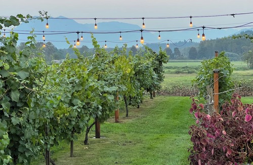 Monroe House | Superb 6-bedroom Estate in Monroe perfect for family getaways