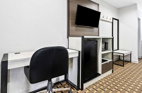 Huntsville Hotel | SureStay by Best Western Huntsville University Area
