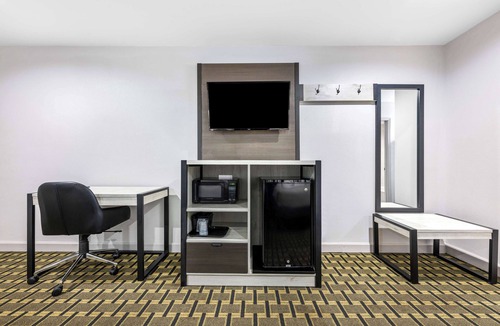 Huntsville Hotel | SureStay by Best Western Huntsville University Area