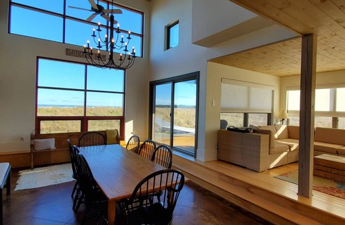 Kingsburg House | Surf House - A Beachside Paradise