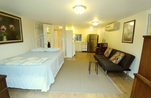 Eustis House | Sweet Quiet upstairs efficiency cottage overlooking a lake!
