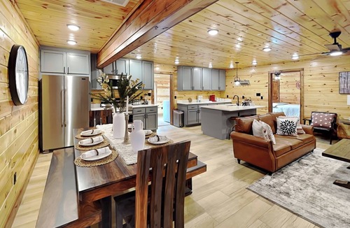 Sevierville Cabin | Swinging S'mores by Jackson Mountain Rentals