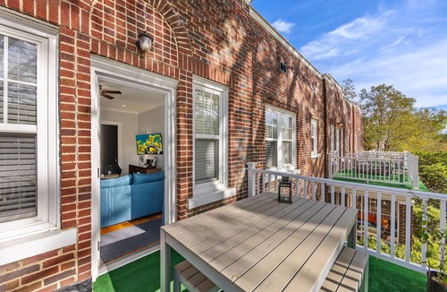Dilworth Condo | Tasteful Dilworth 2BR King Condo | Balcony | Walkable