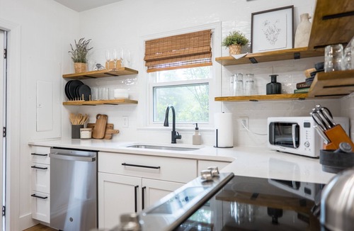 Tifton House | The 12th Street Retreat, King Beds, Pets Allowed