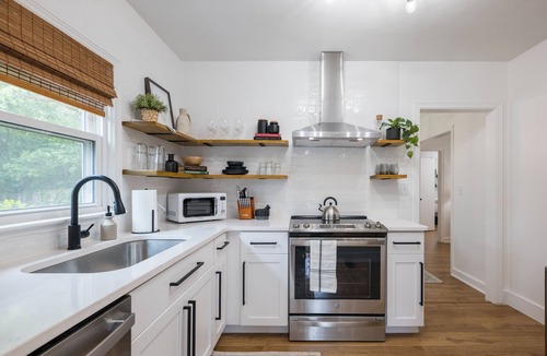 Tifton House | The 12th Street Retreat, King Beds, Pets Allowed