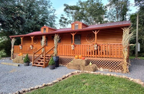 Del Rio Cabin | The Banty Rooster - A Couples Getaway in the Mountains of East Tennessee
