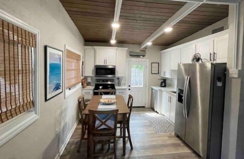 Laguna Beach Cottage | "The Beach Ball"-Walk to beach-Dog Friendly Near 30A -Laguna Beach-Fenced Yard