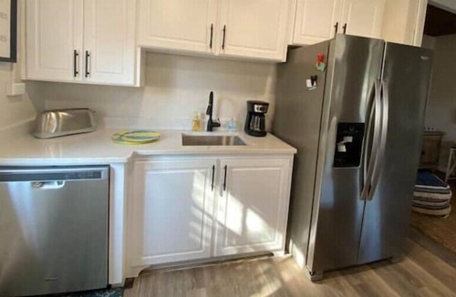 Laguna Beach Cottage | "The Beach Ball"-Walk to beach-Dog Friendly Near 30A -Laguna Beach-Fenced Yard