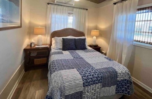 Laguna Beach Cottage | "The Beach Ball"-Walk to beach-Dog Friendly Near 30A -Laguna Beach-Fenced Yard