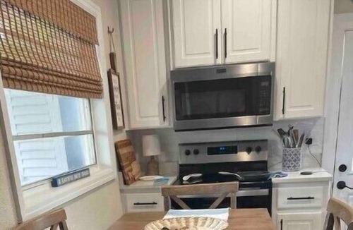 Laguna Beach Cottage | "The Beach Ball"-Walk to beach-Dog Friendly Near 30A -Laguna Beach-Fenced Yard