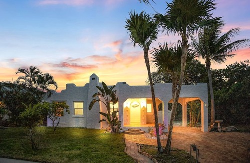 Parker Ridge House | The Beachside Haven Heated PoolSpa 5 Min to Beach!