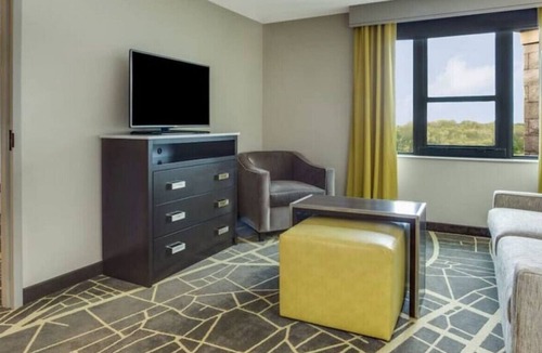 Hitch Village - Fred Wessels Homes House | The Best Suite Living! Perfect for Work or Leisure