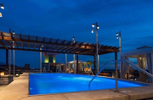 Hitch Village - Fred Wessels Homes House | The Best Suite Living! Perfect for Work or Leisure