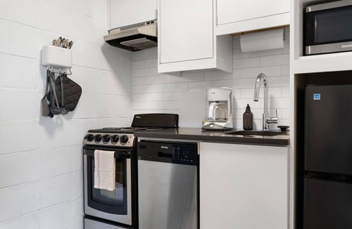 Virginia Highland Apartment | The Billie – Rooftop Stay by Ponce City Market