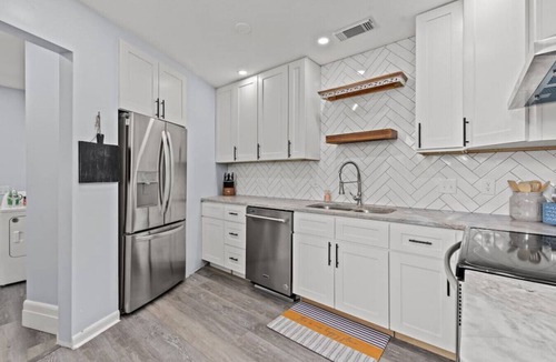 Riviera Beach Cottage | The Blue Lagoon ~ Pet-Friendly with Pool & Close to Beach