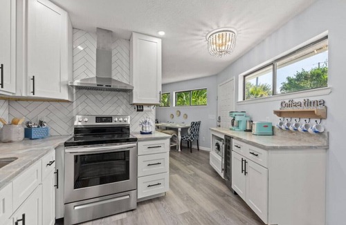 Riviera Beach Cottage | The Blue Lagoon ~ Pet-Friendly with Pool & Close to Beach