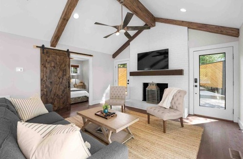 Mooresville House | The Boathouse, a Perfect Getaway