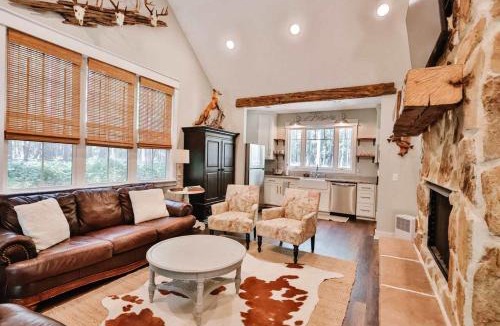 Statesboro House | The Camellia Cottage - private family space