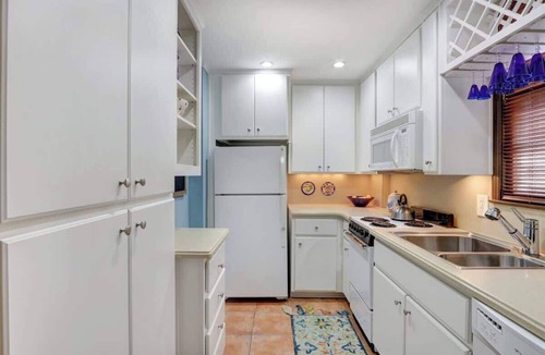 Historic Downtown Savannah Cottage | The Charlton Lane Cottage