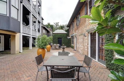 Historic Downtown Savannah Cottage | The Charlton Lane Cottage