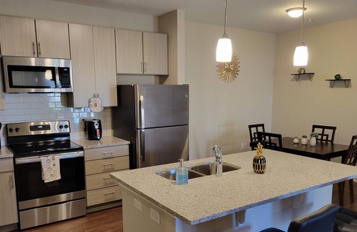 Madison Apartment | The Classy Pad - Quiet Gated Community *1st Floor*