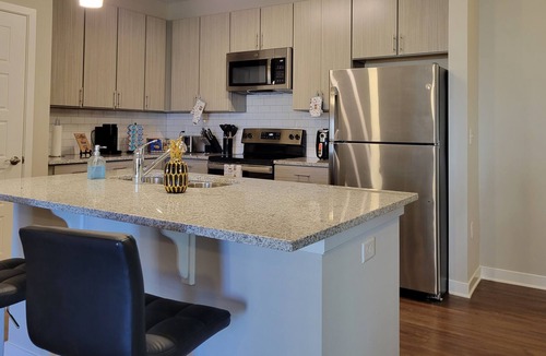 Madison Apartment | The Classy Pad - Quiet Gated Community *1st Floor*