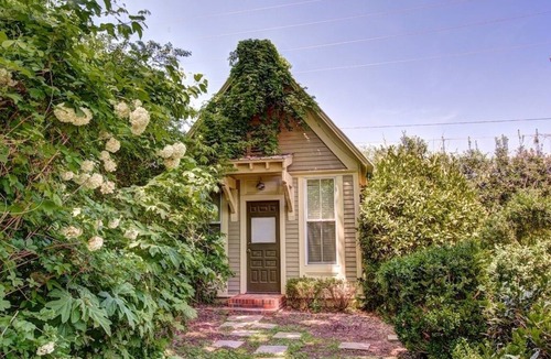 New Market Cottage | The Cottage - an historic 100 year old building (perfect Get-A-Way)