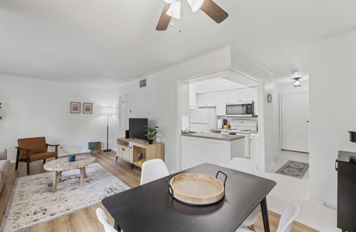 Daphne Condo | The Cozy Condo