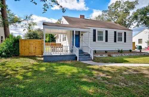 Macon House | The Cozy House on Rogers In Quiet Ingleside Area