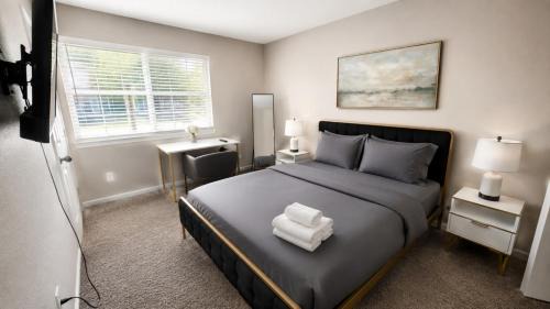 Shannon House | The Crestline Stay Hoover Townhome 2BR U4