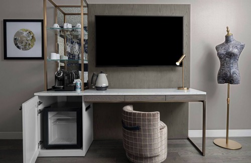 Downtown Calgary Hotel | The Dorian, Autograph Collection