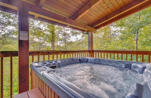 Sevierville House | ‘The Dreamer's Nest’ Sevierville Cabin w/Hot Tub!