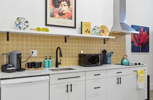 Downtown Jacksonville Apartment | The Ella Stylish King Studio in LaVilla Pool